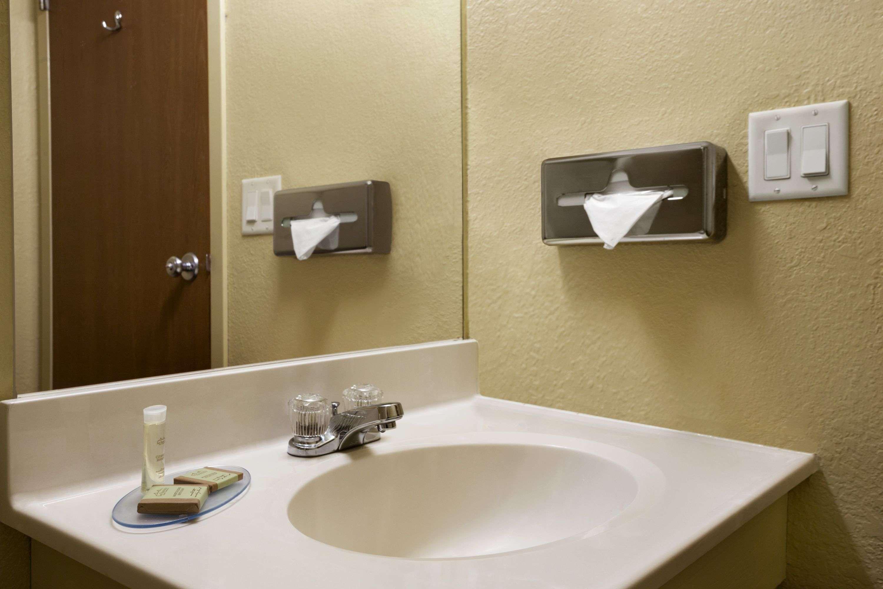 ซูเปอร์ 8 บาย วินด์แฮม แมเรียน Motel มาเรียน ภายนอก รูปภาพ